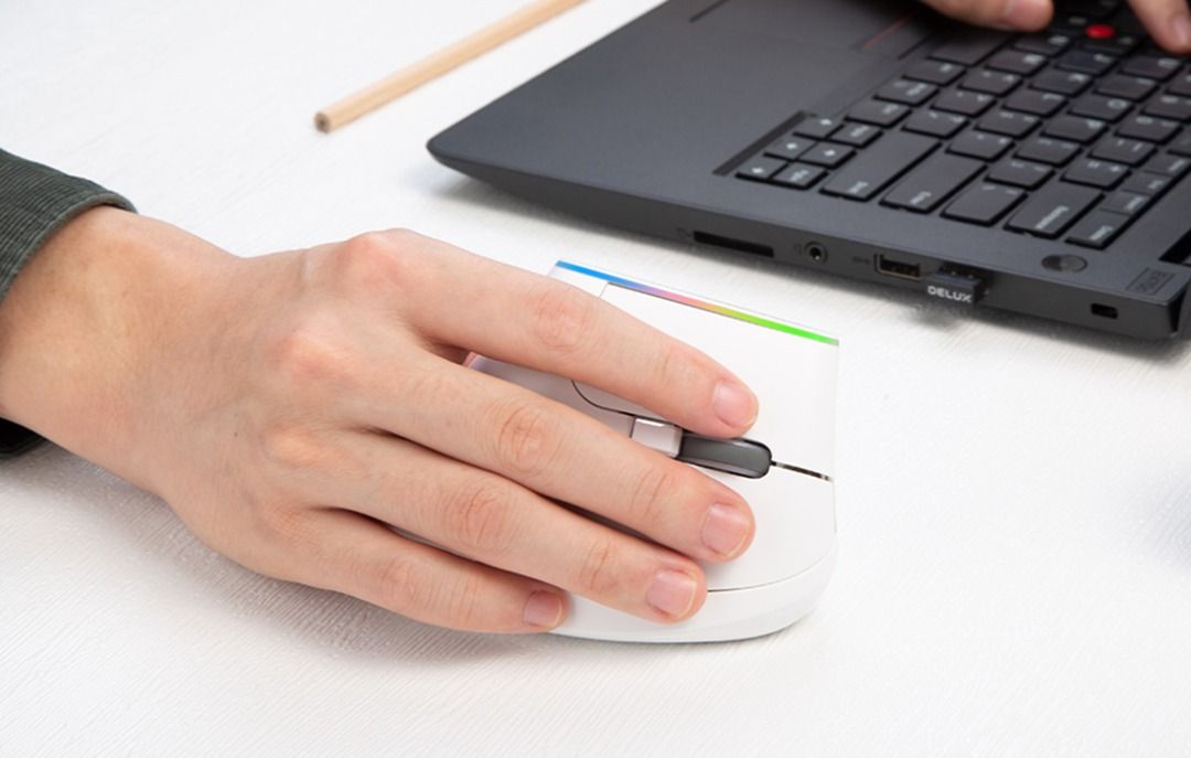 Mouse Verticale Wireless Delux M618C 2.4G 1600DPI RGB Bianco Accessori PC